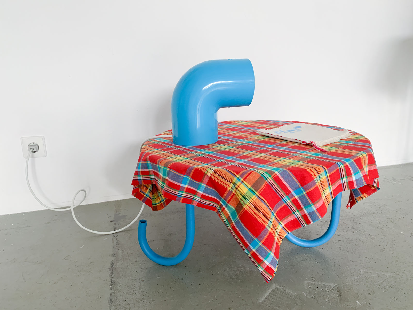 HUIS AUTO HOND TULP table