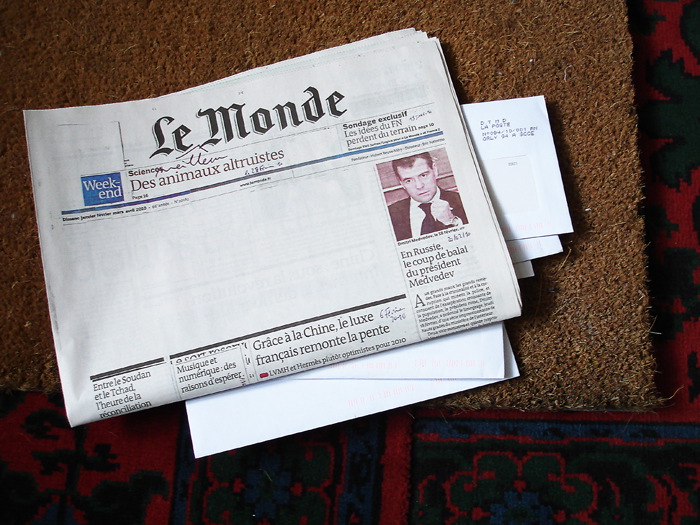 le monde pas de la porte